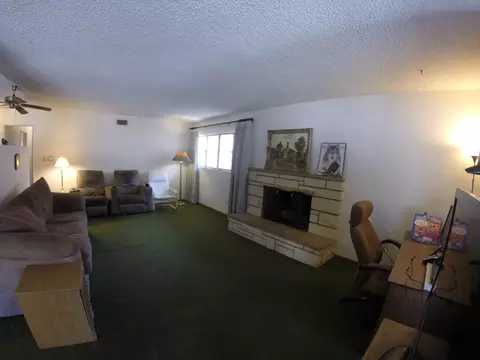 44255 12th St E, Lancaster, CA 93535 photo 2