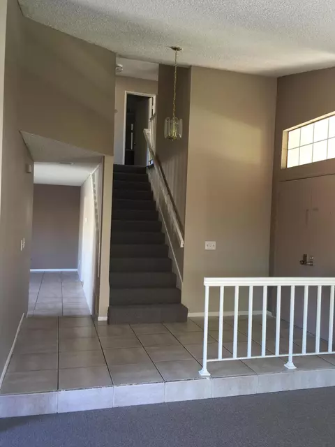 1233 Geraldine Ln, Lancaster, CA 93535 photo 3
