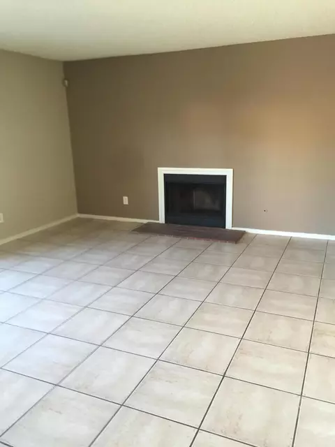 1233 Geraldine Ln, Lancaster, CA 93535 photo 5