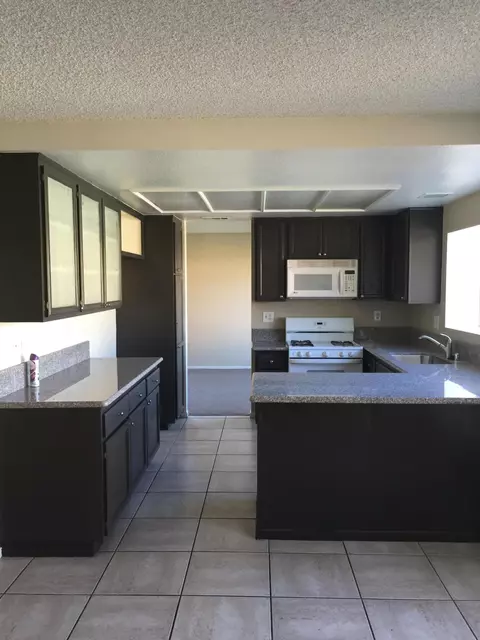 1233 Geraldine Ln, Lancaster, CA 93535 photo 4