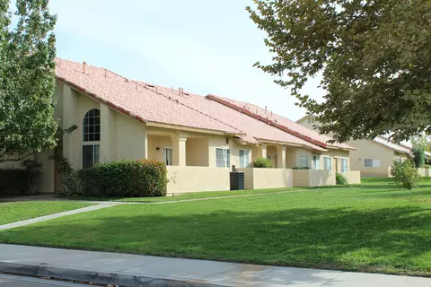 1640 Cactus Dr, Lancaster, CA 93535 photo 1