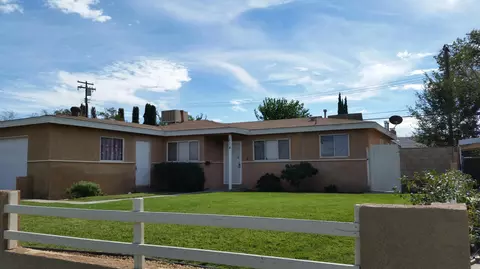 514 Nugent St E, Lancaster, CA 93535 photo 1
