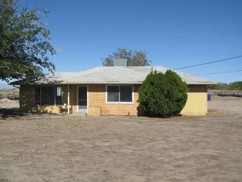 8525 Nugent St E, Lancaster, CA 93535 photo 2