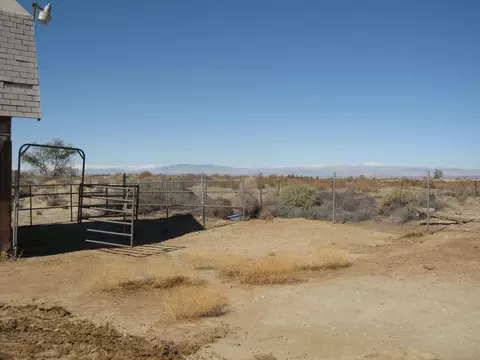 8525 Nugent St E, Lancaster, CA 93535 photo 8