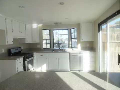37613 31st St E, Palmdale, CA 93550 photo 2