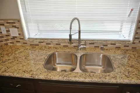 43014 Lemonwood Dr, Lancaster, CA 93536 photo 8