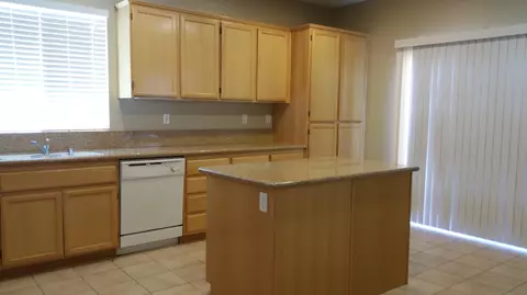 43149 Carpenter Dr, Lancaster, CA 93535 photo 4