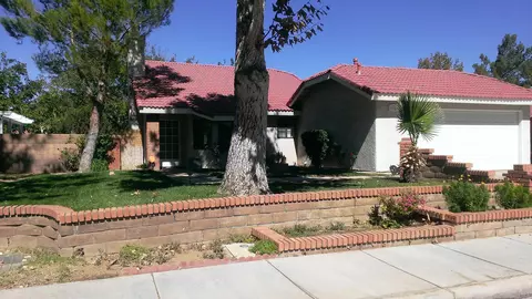 1855 Trudgeon Ave, Lancaster, CA 93535 photo 2