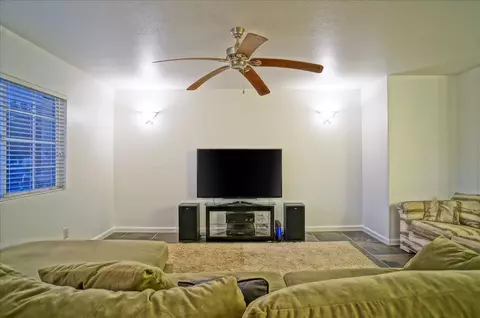 558 Cobb Rd, Lancaster, CA 93535 photo 2