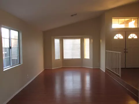 2061 Oldfield St E, Lancaster, CA 93535 photo 2