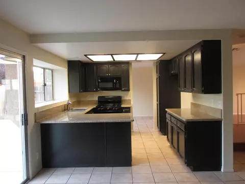 2061 Oldfield St E, Lancaster, CA 93535 photo 4