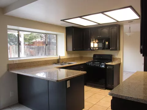 2061 Oldfield St E, Lancaster, CA 93535 photo 5