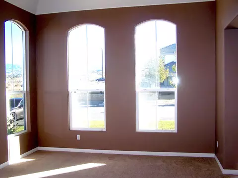 4749 Chalone Dr, Palmdale, CA 93552 photo 2