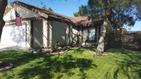 2545 Topaz Ln, Lancaster, CA 93535 photo 2