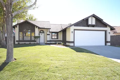 4354 Saddleback Rd, Palmdale, CA 93552 photo 1