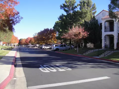 2554 Olive Dr Apt 147 Dr #147, Palmdale, CA 93550 photo 2