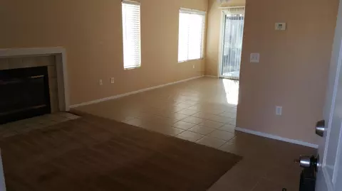 748 Avenue H13 E, Lancaster, CA 93535 photo 2