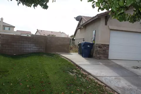 2036 Harlow Ct, Lancaster, CA 93536 photo 2