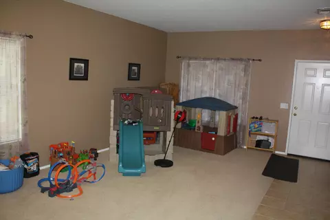 2036 Harlow Ct, Lancaster, CA 93536 photo 5