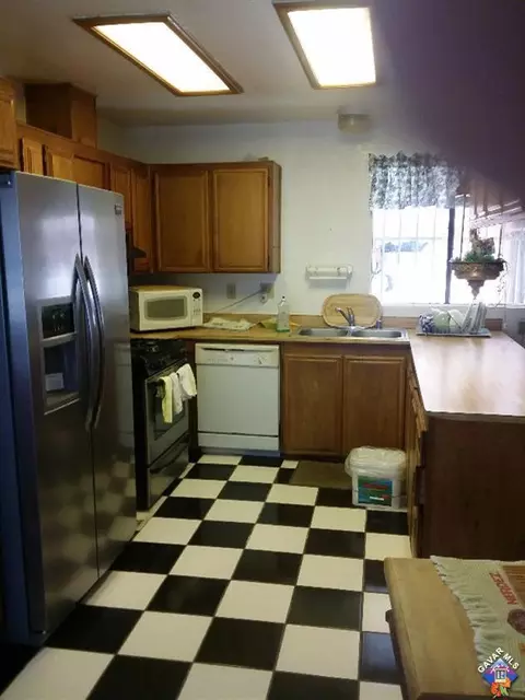 1858 Park Circle Dr, Lancaster, CA 93535 photo 8