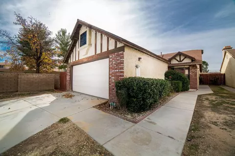 37607 13th St E, Palmdale, CA 93550 photo 2