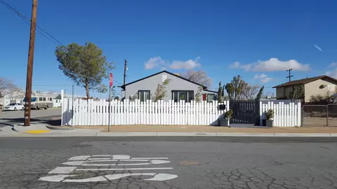 15868 M St, Mojave, CA 93501 photo 2