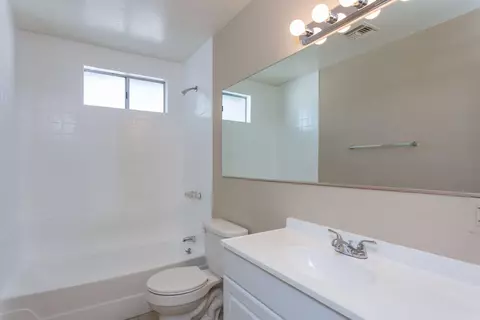 44200 Fenhold St, Lancaster, CA 93535 photo 8