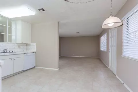 44200 Fenhold St, Lancaster, CA 93535 photo 5