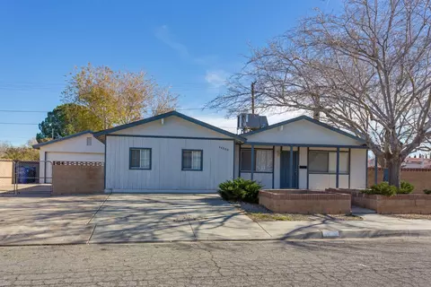 44200 Fenhold St, Lancaster, CA 93535 photo 2