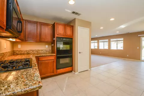 43432 Honeybee Ln, Lancaster, CA 93536 photo 9