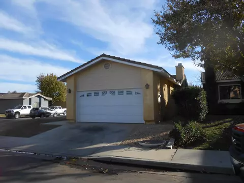 2318 Mark Ave, Palmdale, CA 93550 photo 3