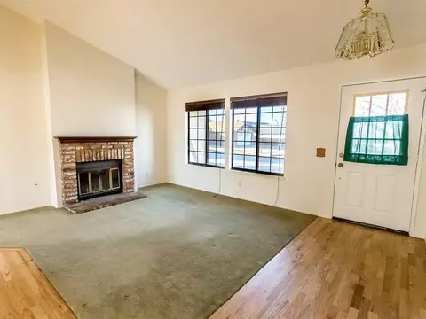 37512 Silk Tree Ln, Palmdale, CA 93550 photo 2