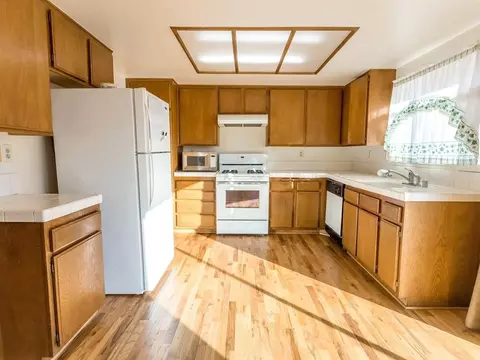 37512 Silk Tree Ln, Palmdale, CA 93550 photo 4