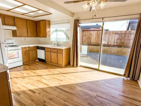 37512 Silk Tree Ln, Palmdale, CA 93550 photo 3