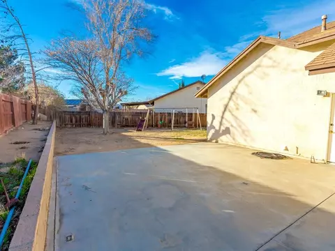 37512 Silk Tree Ln, Palmdale, CA 93550 photo 10