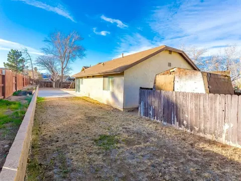 37512 Silk Tree Ln, Palmdale, CA 93550 photo 9