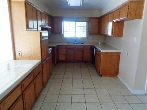 44438 8th St E, Lancaster, CA 93535 photo 4