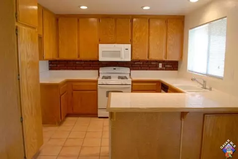 37386 Sheffield Dr, Palmdale, CA 93550 photo 7