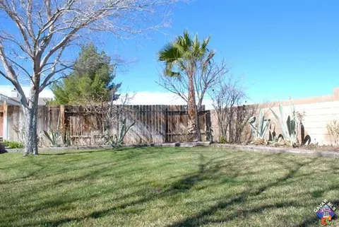 37386 Sheffield Dr, Palmdale, CA 93550 photo 22
