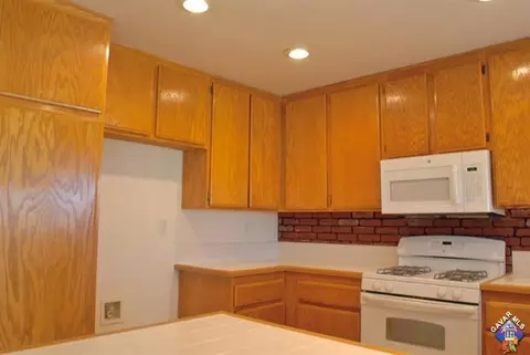 37386 Sheffield Dr, Palmdale, CA 93550 photo 9