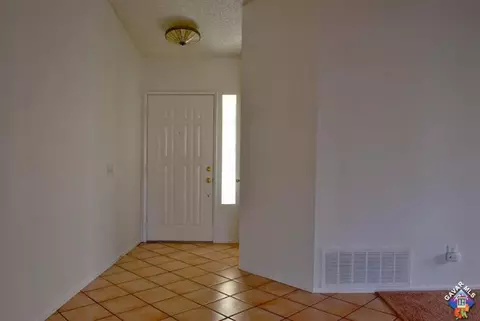 37386 Sheffield Dr, Palmdale, CA 93550 photo 3