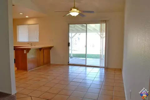 37386 Sheffield Dr, Palmdale, CA 93550 photo 6