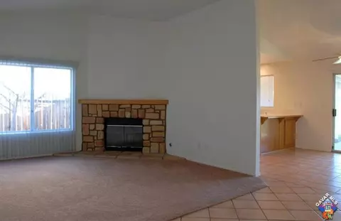 37386 Sheffield Dr, Palmdale, CA 93550 photo 4