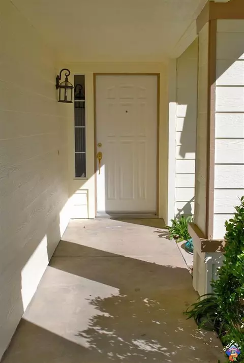 37386 Sheffield Dr, Palmdale, CA 93550 photo 2
