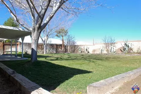 37386 Sheffield Dr, Palmdale, CA 93550 photo 21