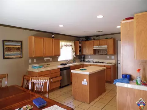 43636 Dana Dr, Lancaster, CA 93535 photo 3