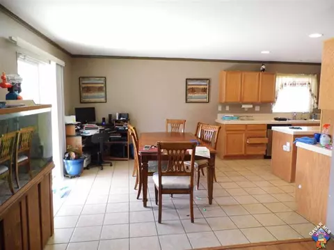 43636 Dana Dr, Lancaster, CA 93535 photo 2