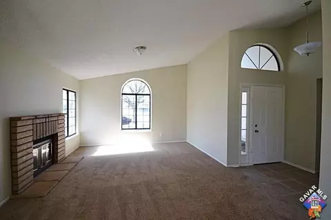 37344 Halfmoon Dr, Palmdale, CA 93550 photo 2