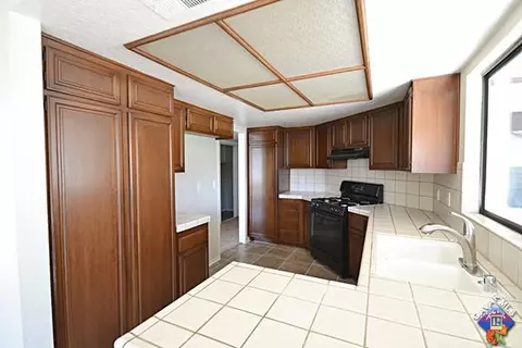 37344 Halfmoon Dr, Palmdale, CA 93550 photo 4