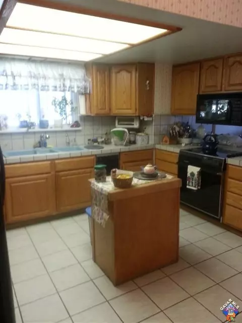 709 Oldfield St E, Lancaster, CA 93535 photo 3